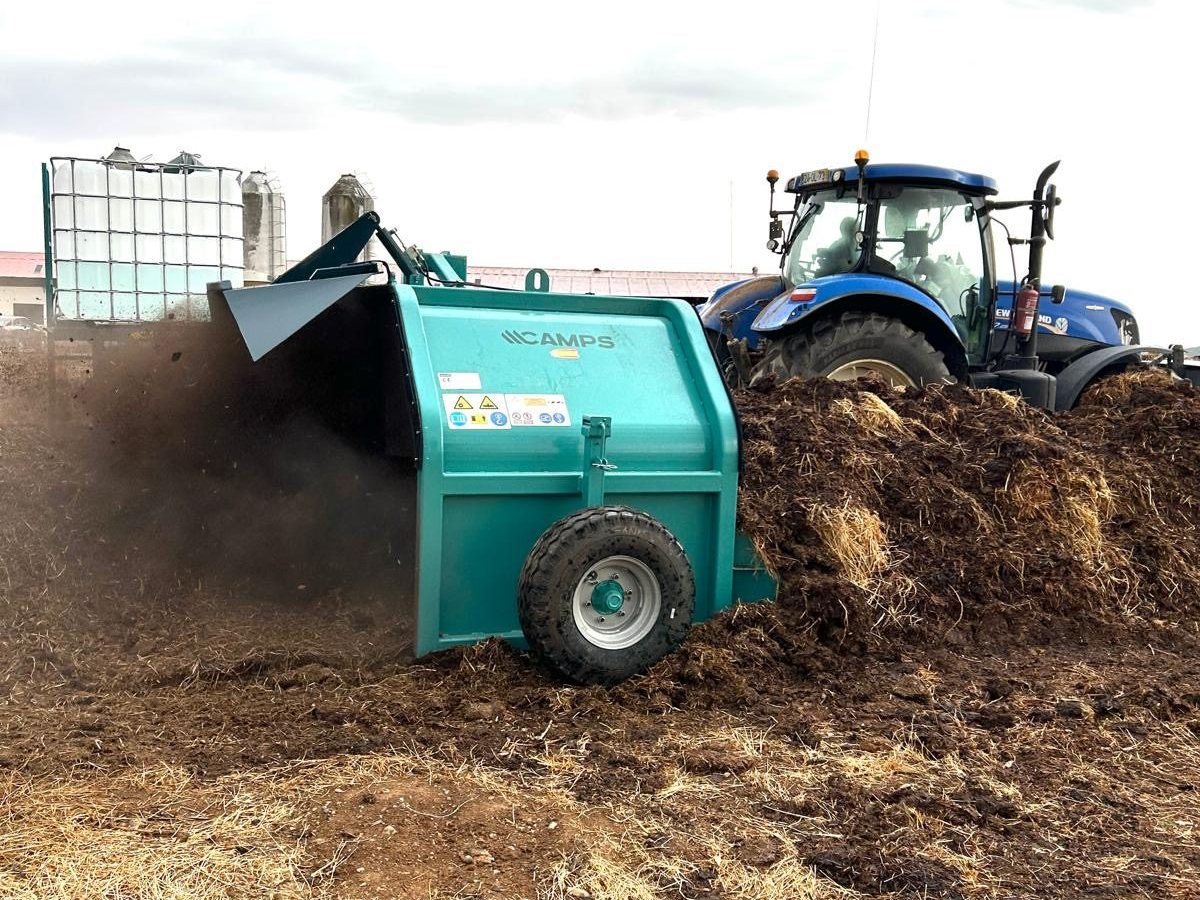 Volteadora de compost VCC-3000 (arrastrada)